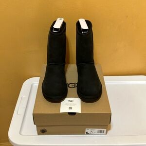 UGG Classic Short lol Black Suede bo  size 8